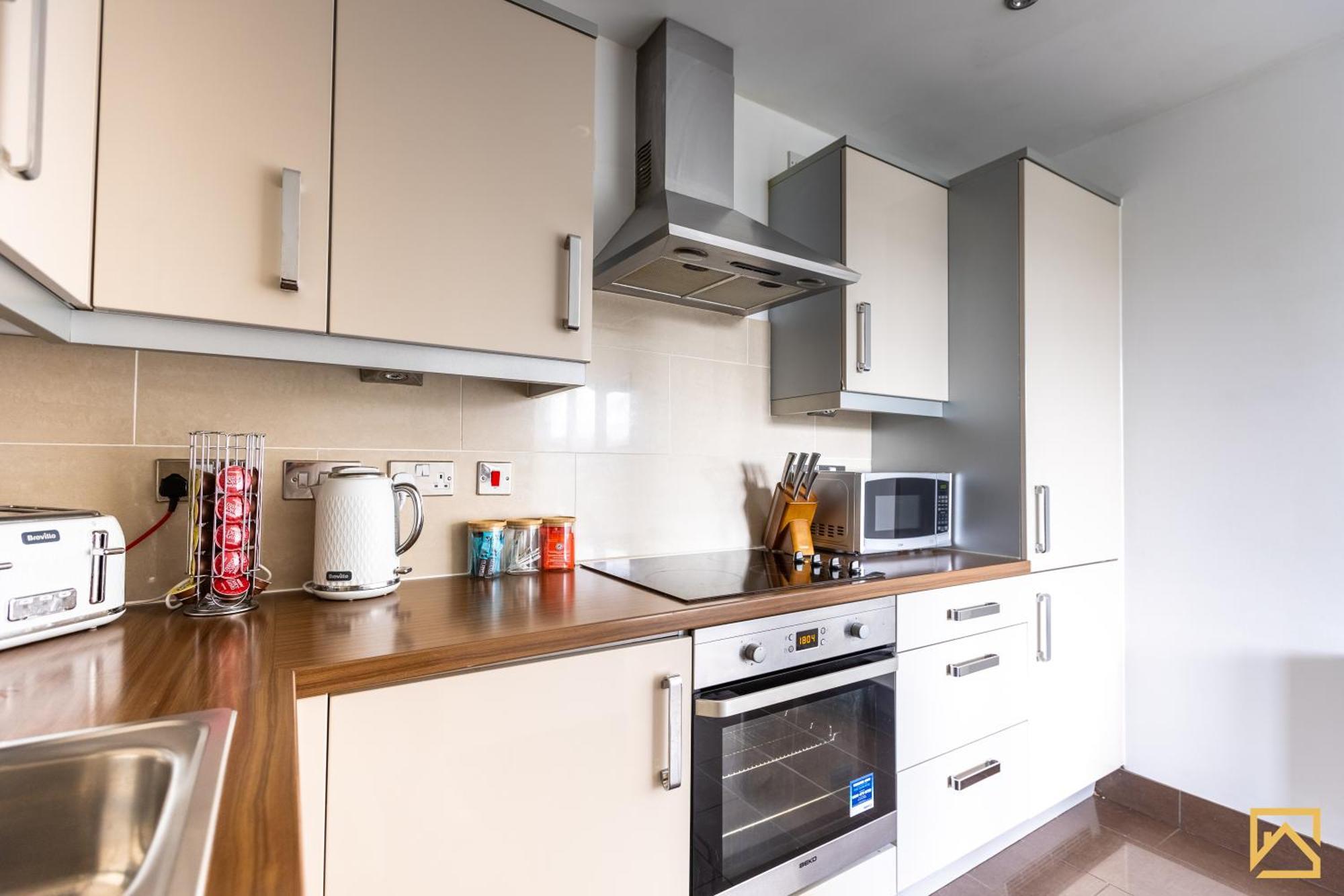 Luxury 2-Bed In Central Mk By Valore Property Services Milton Keynes Exterior photo