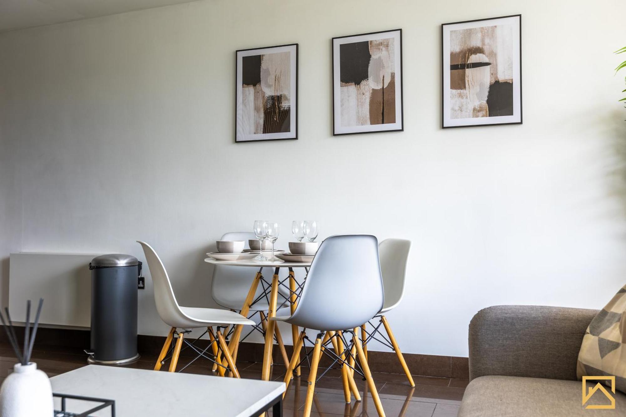 Luxury 2-Bed In Central Mk By Valore Property Services Milton Keynes Exterior photo